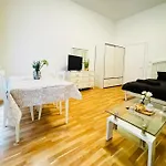 Comfortable Studio Apt, 15Minutes To Rathausplatz