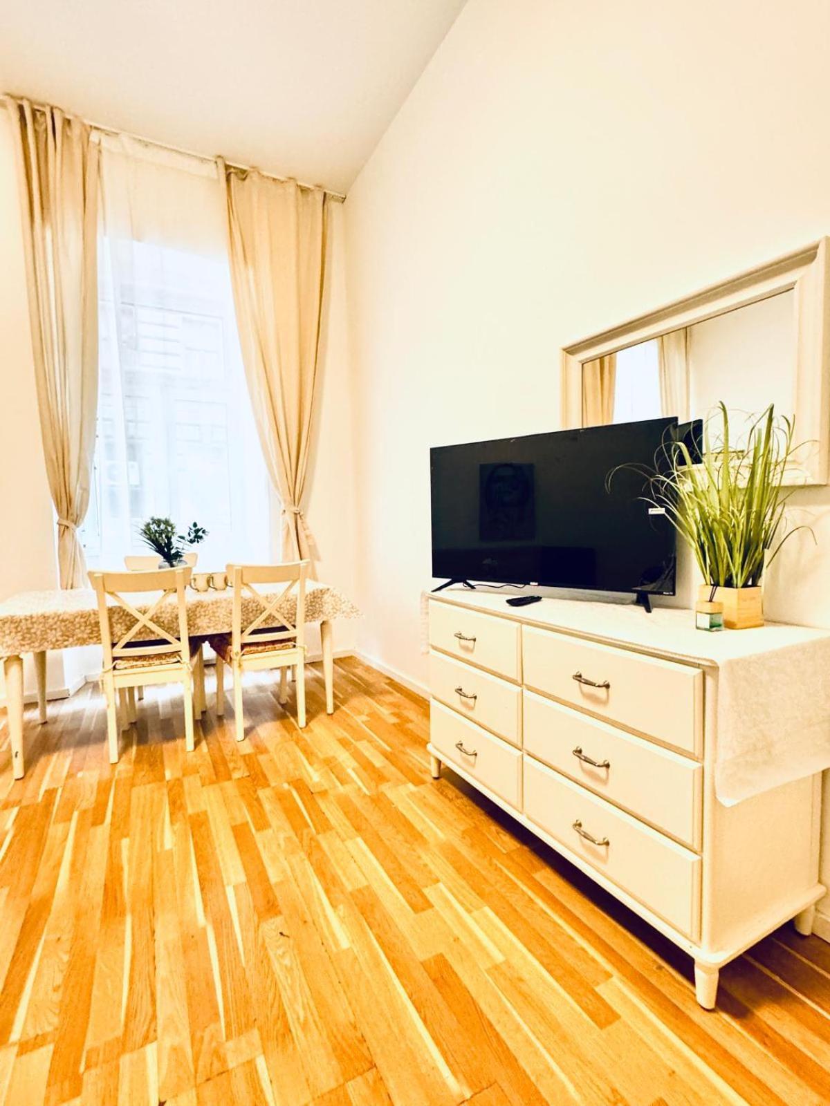 Apartment Comfortable Apt, 15minutes To Rathausplatz *