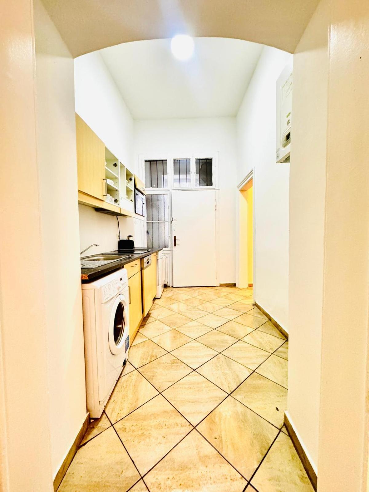 Apartment Comfortable Apt, 15minutes To Rathausplatz Wien