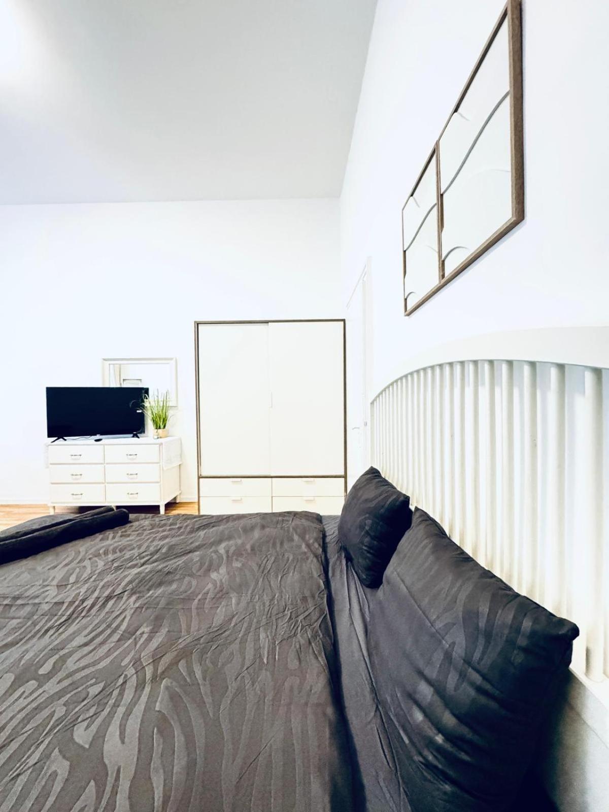 Comfortable Apt, 15minutes To Rathausplatz Apartment
