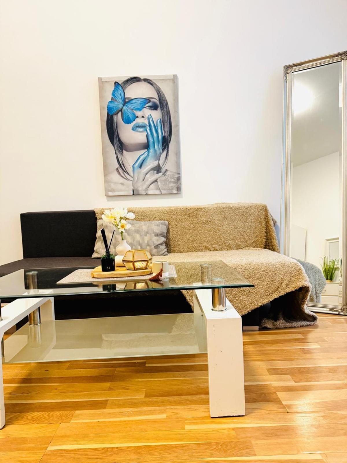 Comfortable Apt, 15minutes To Rathausplatz Apartment *