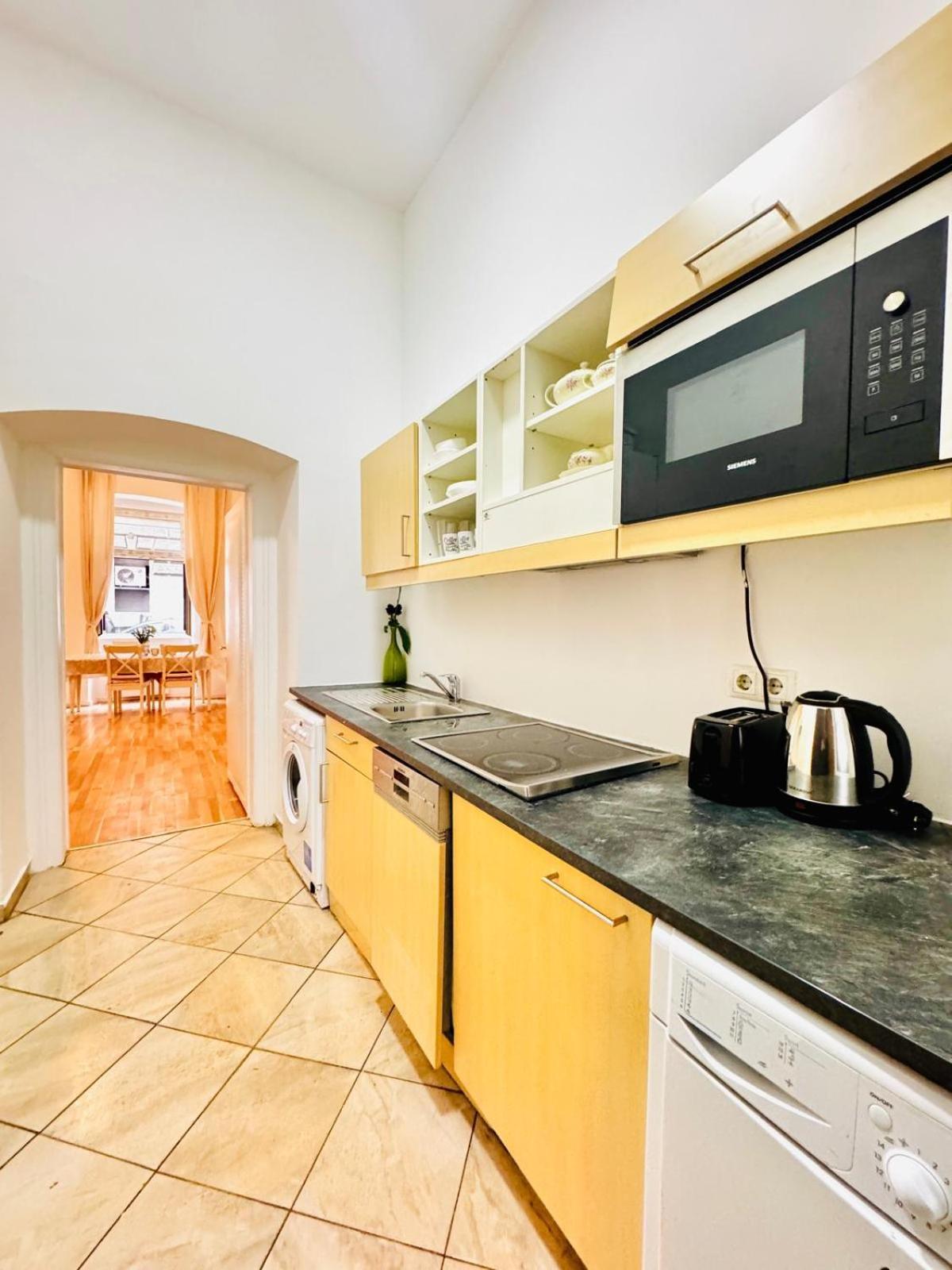 Apartment Comfortable Apt, 15minutes To Rathausplatz Wien