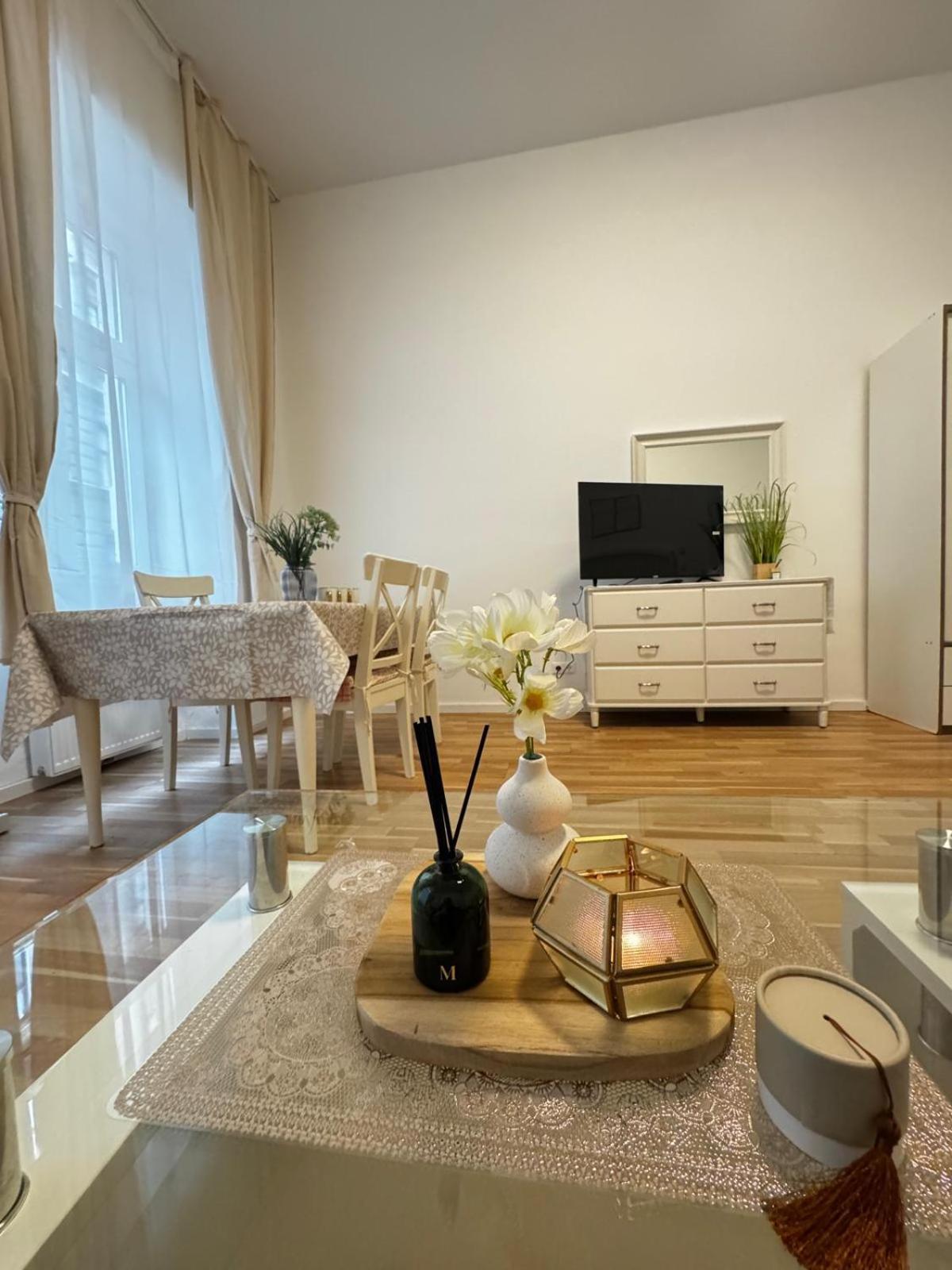 Apartment Comfortable Apt, 15minutes To Rathausplatz *