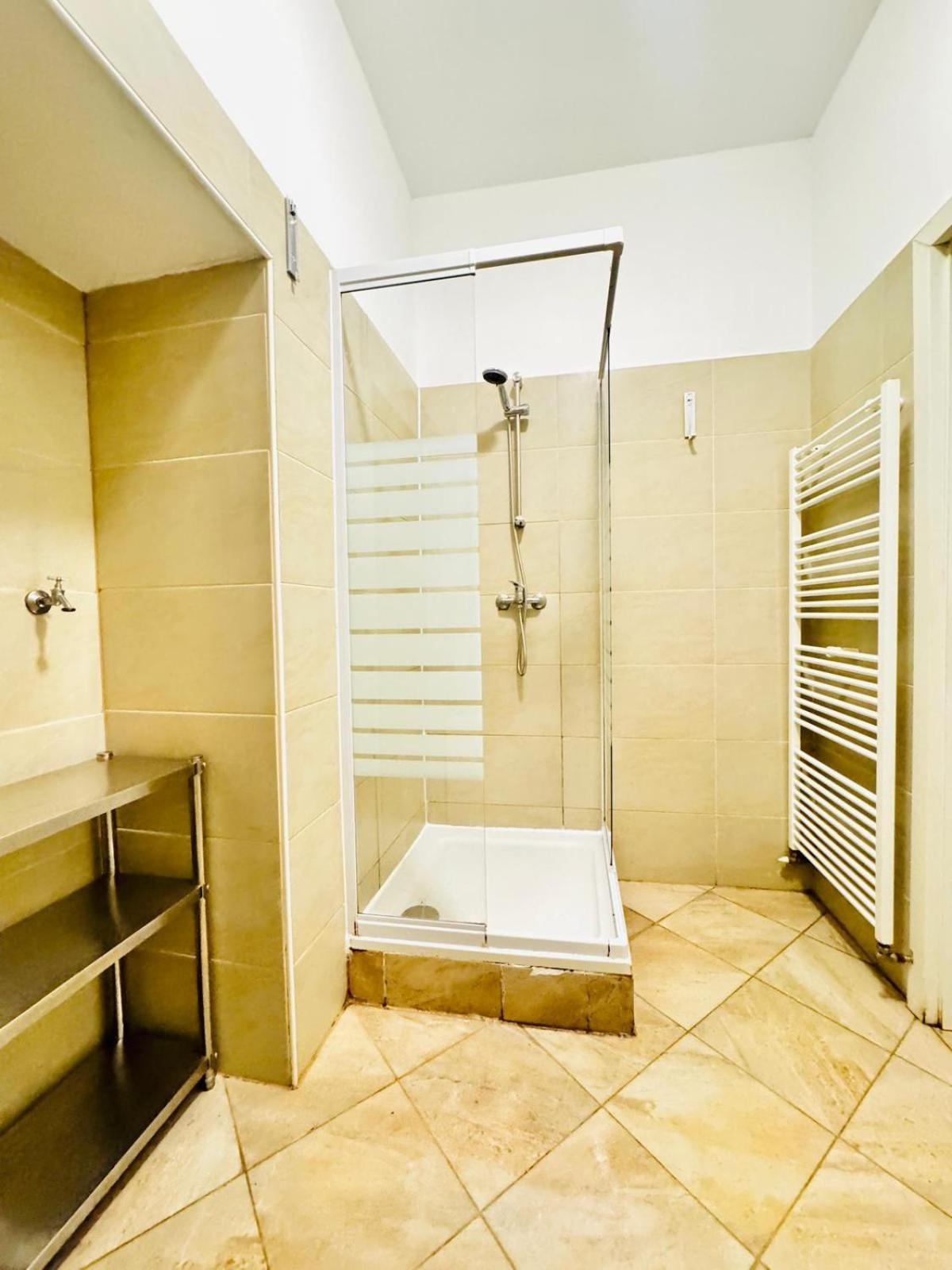 Apartment Comfortable Apt, 15minutes To Rathausplatz Wien